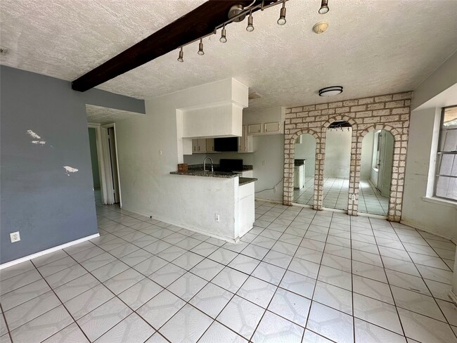 Building Photo - 13517 Castilian Dr