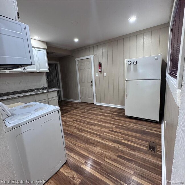 Building Photo - 11508 Nagel St