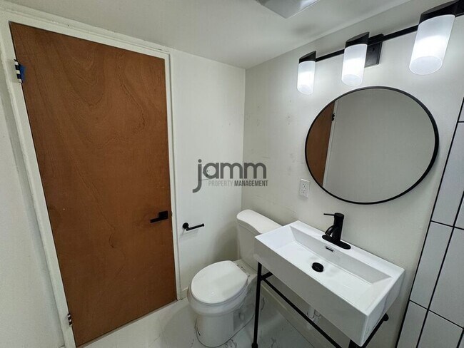 Building Photo - 18997 Hilliard Blvd