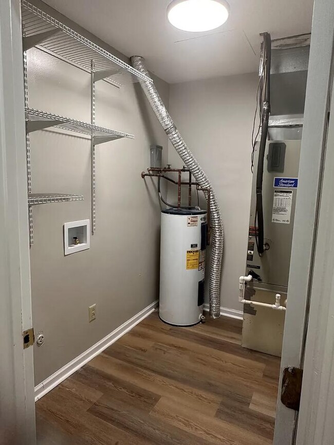 Building Photo - 3317 Oaklyn Ct