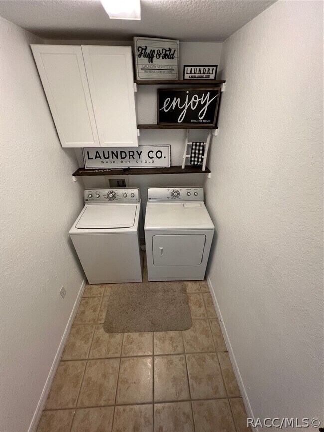 Building Photo - 1211 W Newbury St