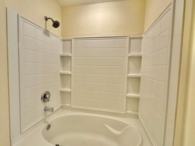 Building Photo - AVAILABLE MID-APRIL 2026!