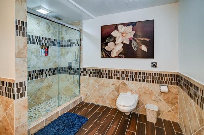 Building Photo - Incredible furnished house on Madison's West Side