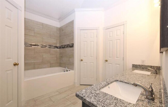 Building Photo - 14326 Cashel Wood Dr