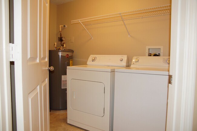 Building Photo - 5500 Bentgrass Dr