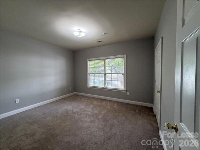 Building Photo - 21230 Hickory St