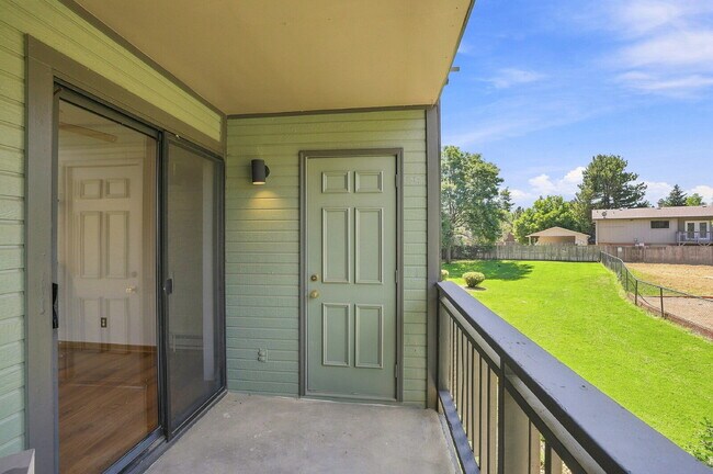 Building Photo - $2,340.95, 2 Bed 2 Bath Condo in Boulder with In Unit Laundry!