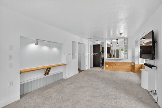 Building Photo - 4.5 Acre Dream Home in Oregon City Awaits