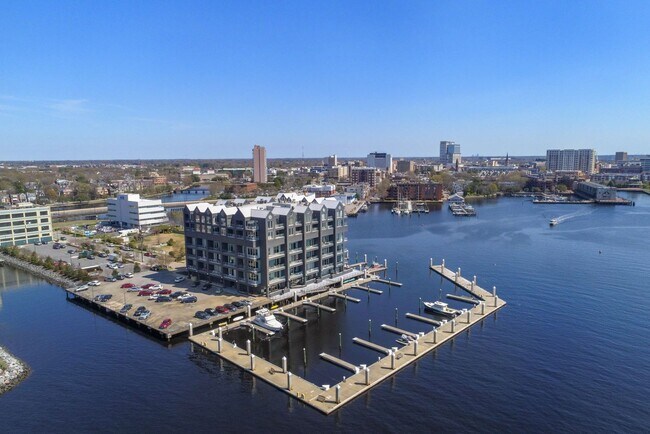 Building Photo - DOWNTOWN AREA