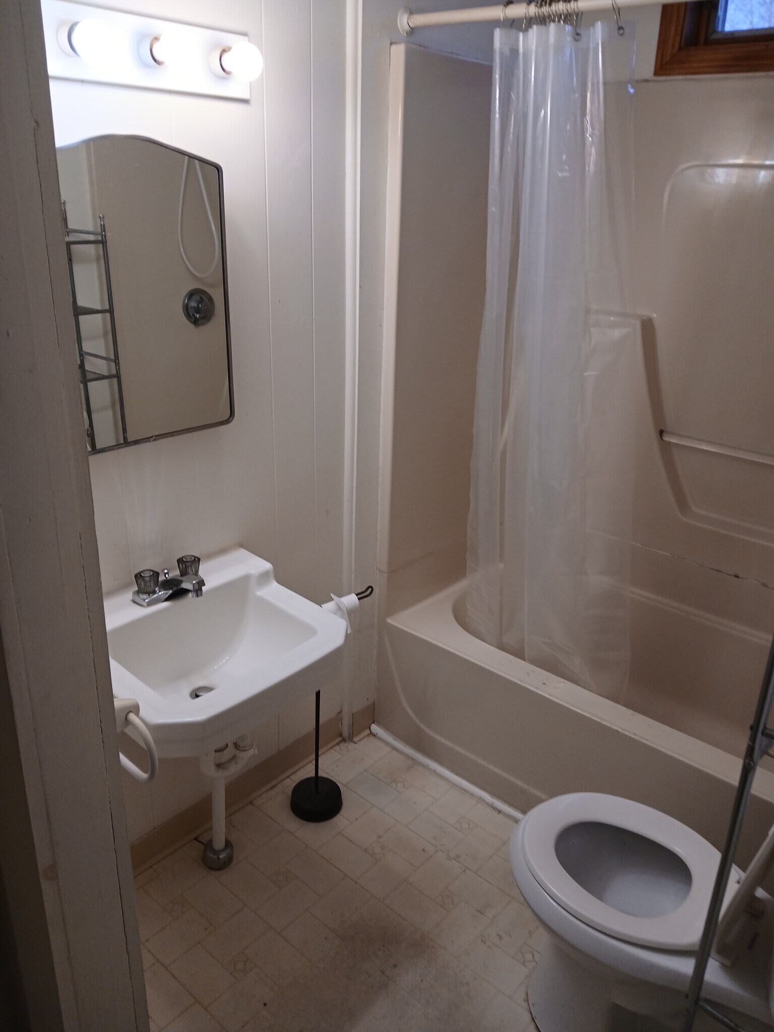 Building Photo - 63 Plain Rd