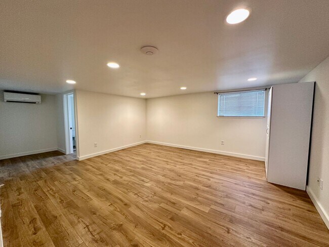 Building Photo - 607 N Ruby St