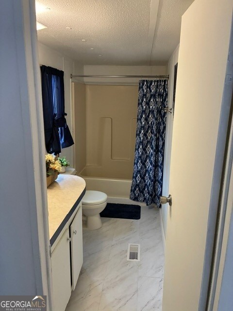 Building Photo - 215 Lynn Dr