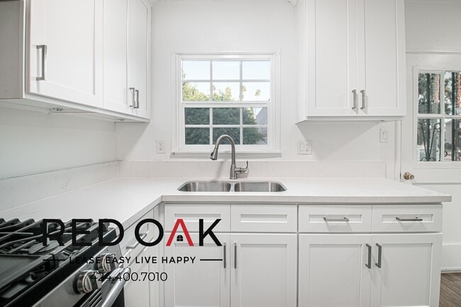 Building Photo - 2601 W 48th St