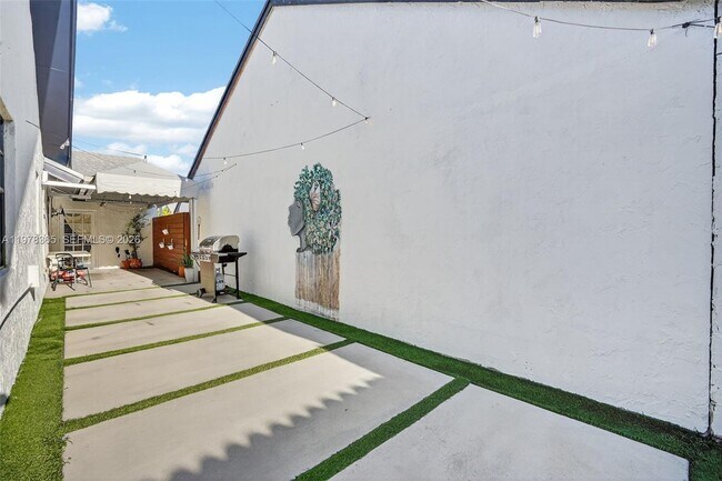 Building Photo - 7016 SW 103rd Pl