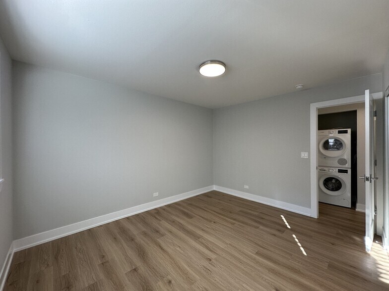 Building Photo - 535 W Aldine Ave