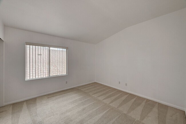 Building Photo - Spacious 5-Bedroom Retreat with Dual Firep...