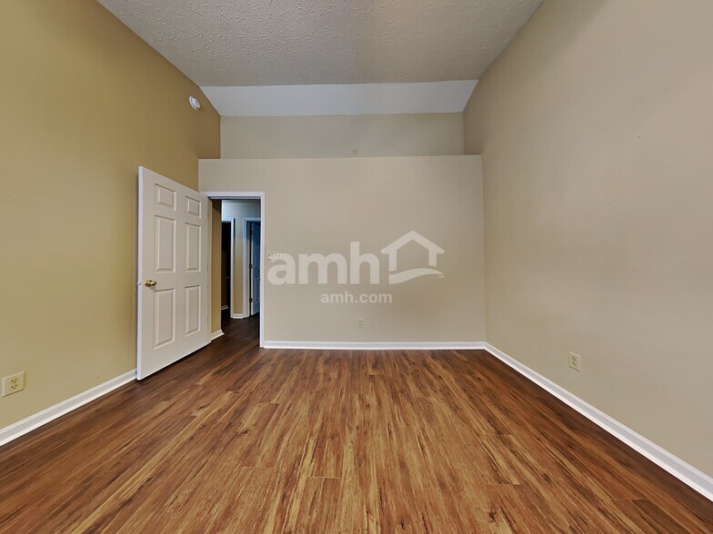 Building Photo - 5843 Glen Haven Blvd