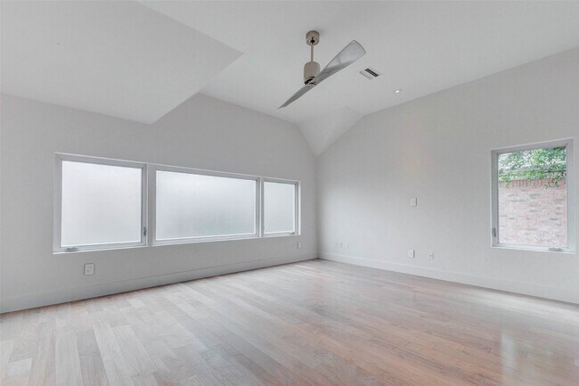 Building Photo - 1222 Marconi St