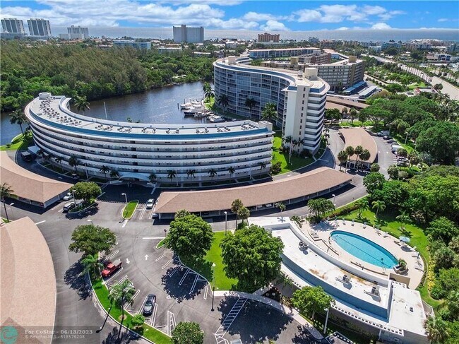 Building Photo - 1523 E Hillsboro Blvd