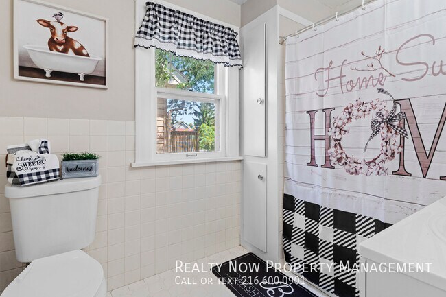 Building Photo - 3276 Tullamore Rd