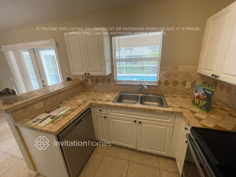 Building Photo - 7887 Tarabilla Ave