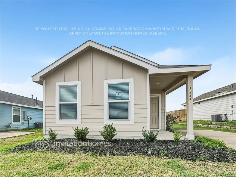 Building Photo - 3222 Crestone Dr