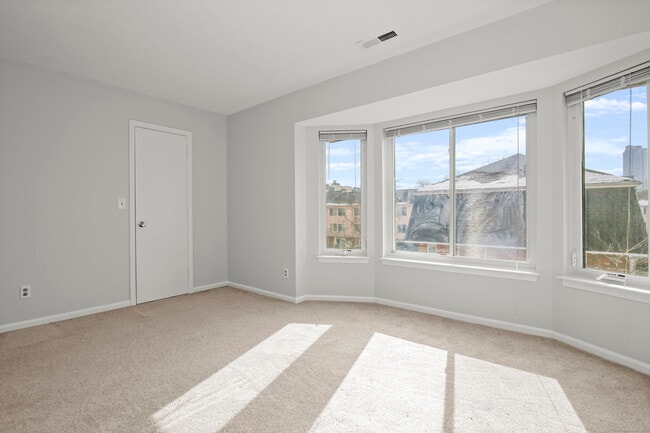 Building Photo - 1611 Washington Blvd