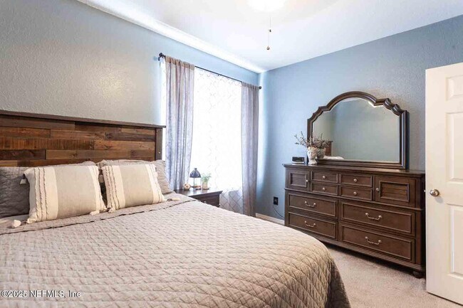 Building Photo - 13700 Richmond Park Dr N