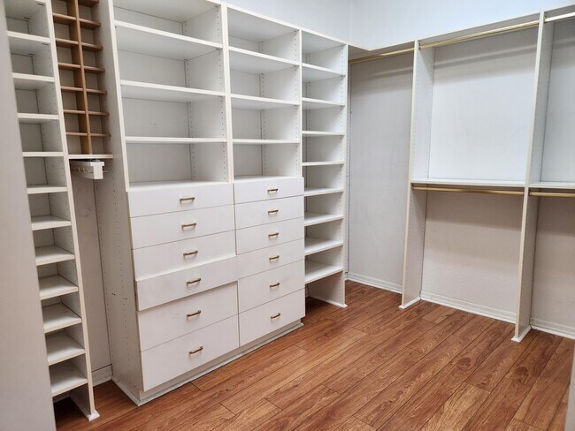 Building Photo - 17885 Fieldbrook Cir E