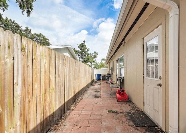 Building Photo - 5542 19th Ave N