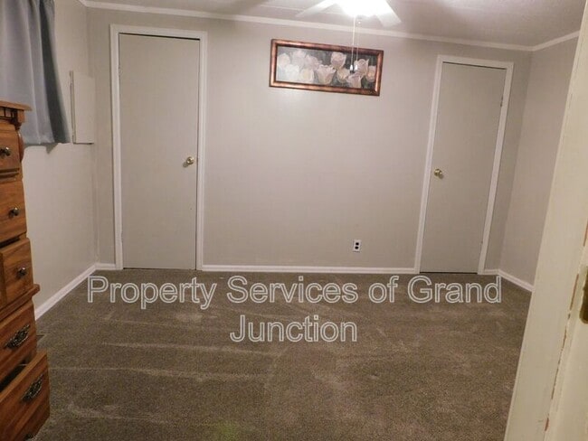 Building Photo - 2954 1/2 Cedar Place