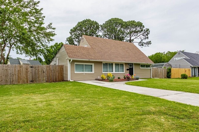 Primary Photo - Norfolk Updated Home