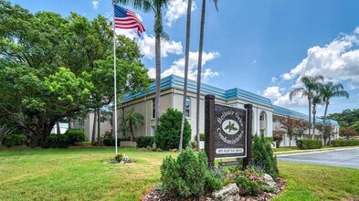 Building Photo - 1975 W Bay Dr