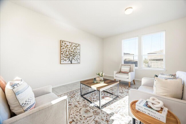 Building Photo - Light-Filled Home in Amenity-Rich Community with Pool & Park!