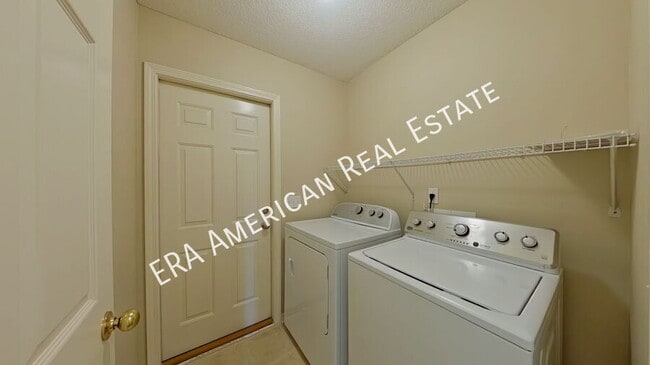 Building Photo - 9725 Leeward Way