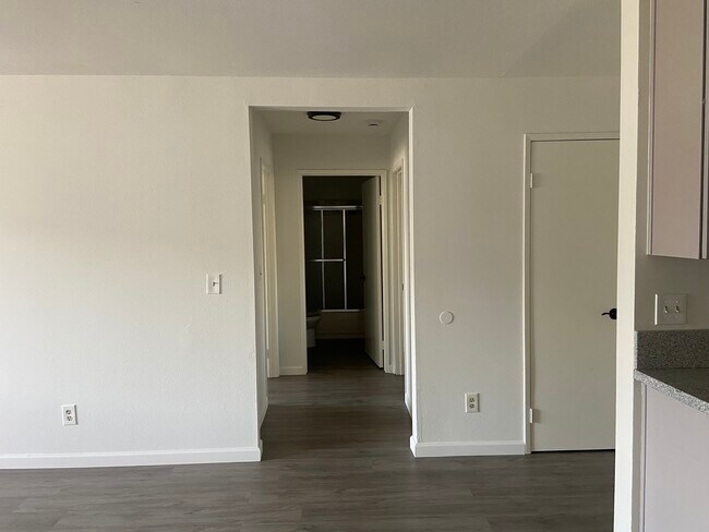 Building Photo - 958 Magnolia Ave