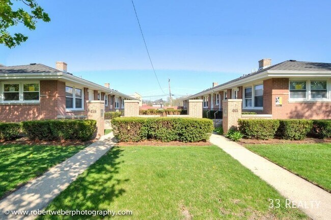 Primary Photo - BEAUTIFUL LARGE 2B/2B W/IN-UNIT LAUNDRY......