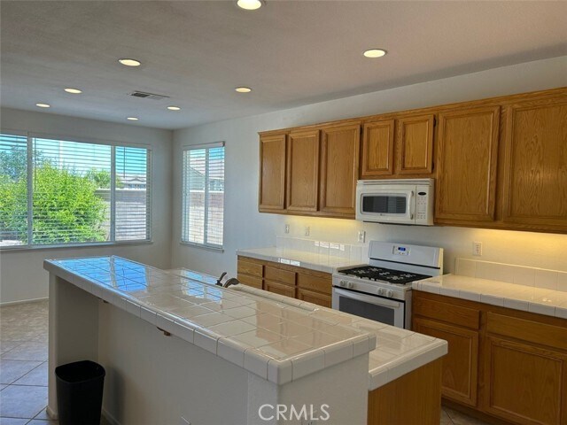 Building Photo - 35921 Camelot Cir