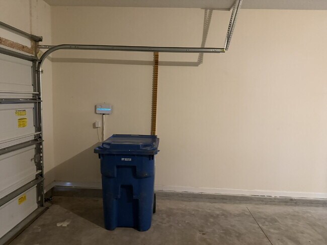 Building Photo - For Rent- Beautiful Home with 4 Bed, 2.5 Bath, PLUS a loft in Northside Jacksonville!
