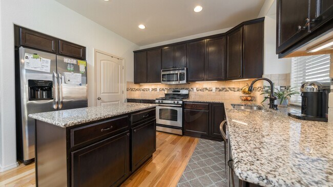Building Photo - Immaculate 5 Bedroom Home in Wolf Ranch