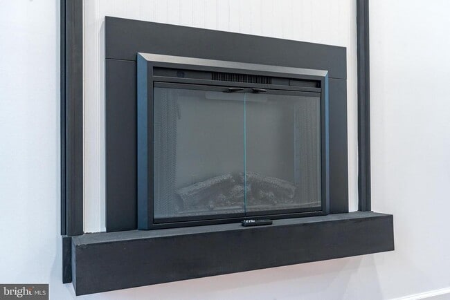 Building Photo - 32 E Elm St