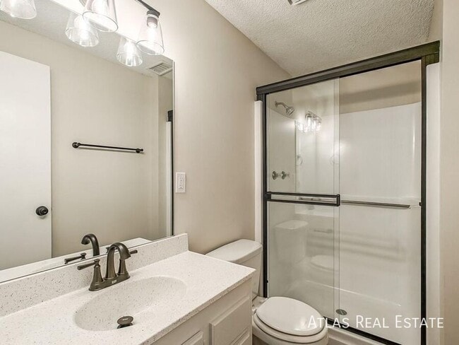 Building Photo - 1633 W Prairie St