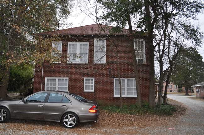 Rear of building - Oakview Ave Apartments