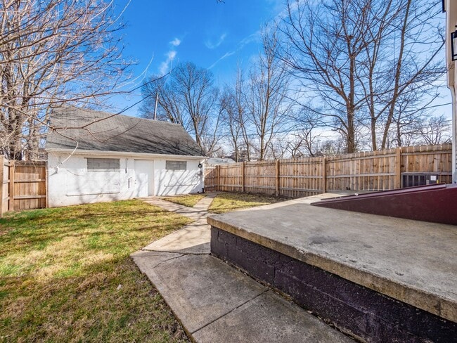 Building Photo - 522 Kelton Ave