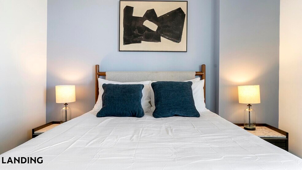 Building Photo - 513 S Damen Ave