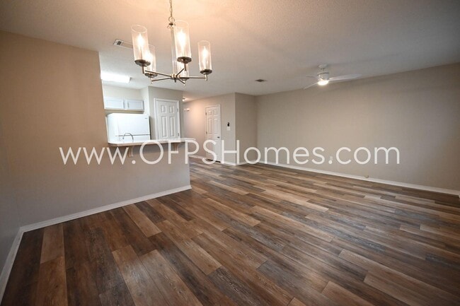 Building Photo - 214 Tooke St