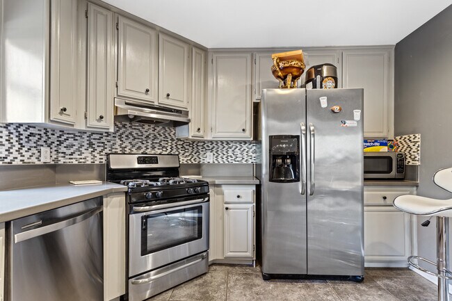 Building Photo - 4386 Willow Glen St