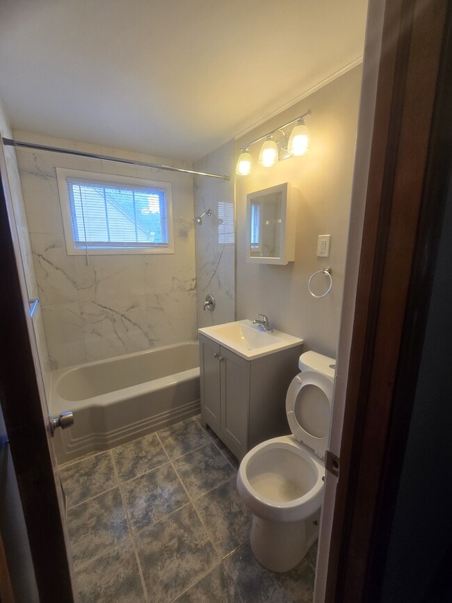 Building Photo - 4424 E 63rd St