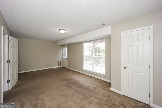 Building Photo - 6555 Creekview Ct