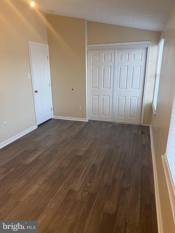 Building Photo - 8910 Pembrook Woods